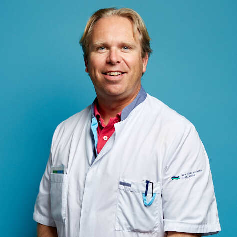 De heer dr. C.D.P. van 't Hullenaar